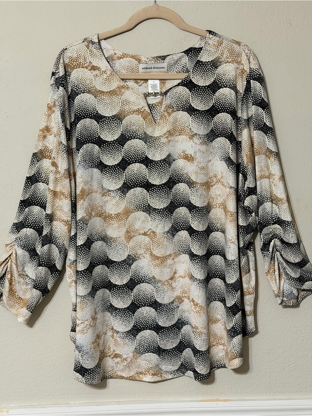 Alfred Dunner Black White and Brown Wave-Print V-Neck Tunic